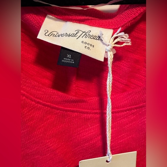 Universal thread from target Red scoopneck NWT top size XL - Picture 7 of 7